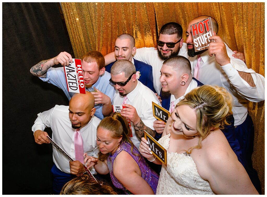 guests dancing at Charter Oak Country Club wedding