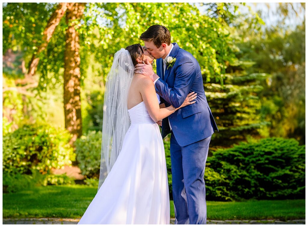 first kiss at Atkinson country club ceremony