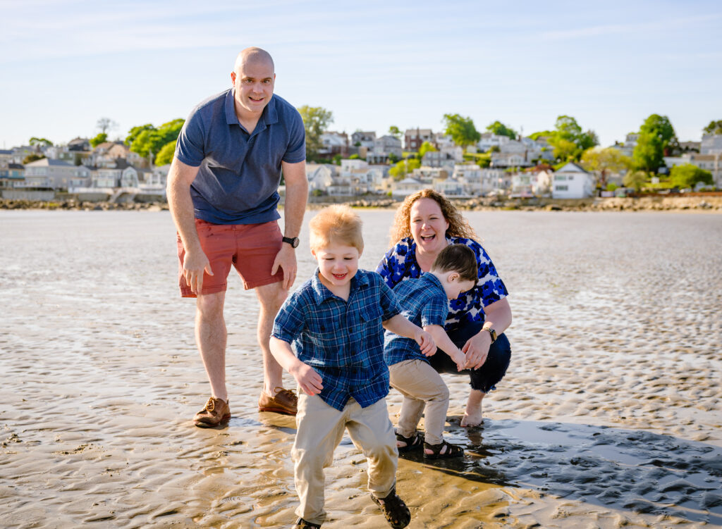 Mini photo session with a family at Nahant Beach